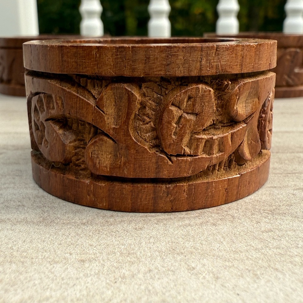 Vintage INDIA carved wooden napkin rings with 
Toile de Jouy vintage napkins - Picture 11 of 11